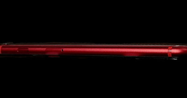 iPone8Plus PRODUCT RED_サイド部